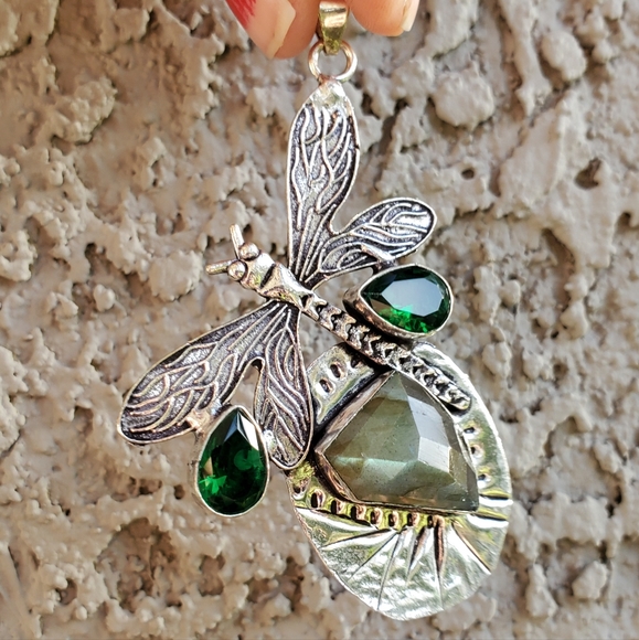 New Labradorite and Diopside Silver Dragonfly Pendant. - Picture 16 of 16